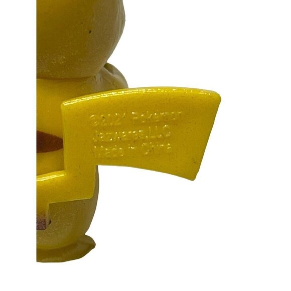 Pikachu Holding A Present Figure 2021 Jawares - Picture 7 of 7